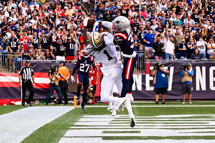 New Orleans Saints receiver Marquez Callaway (1) catches a touchdown against New England Patriots defensive back Jonathan Jones (31). Mandatory Credit: Stephen Lew-USA TODAY Sports